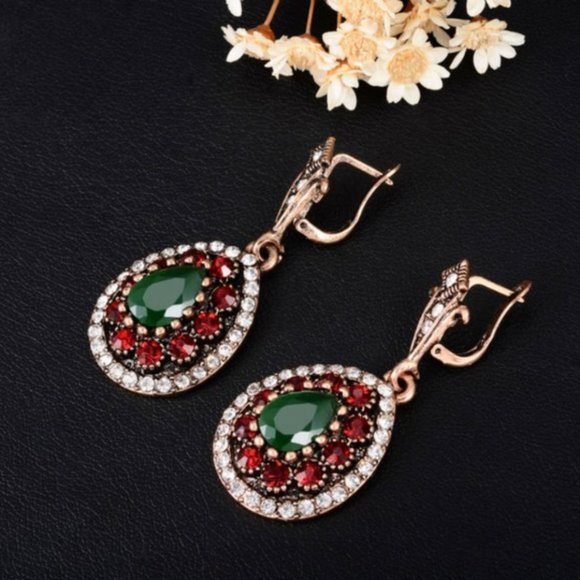 Jewelry - NEW Rhinestone Earrings